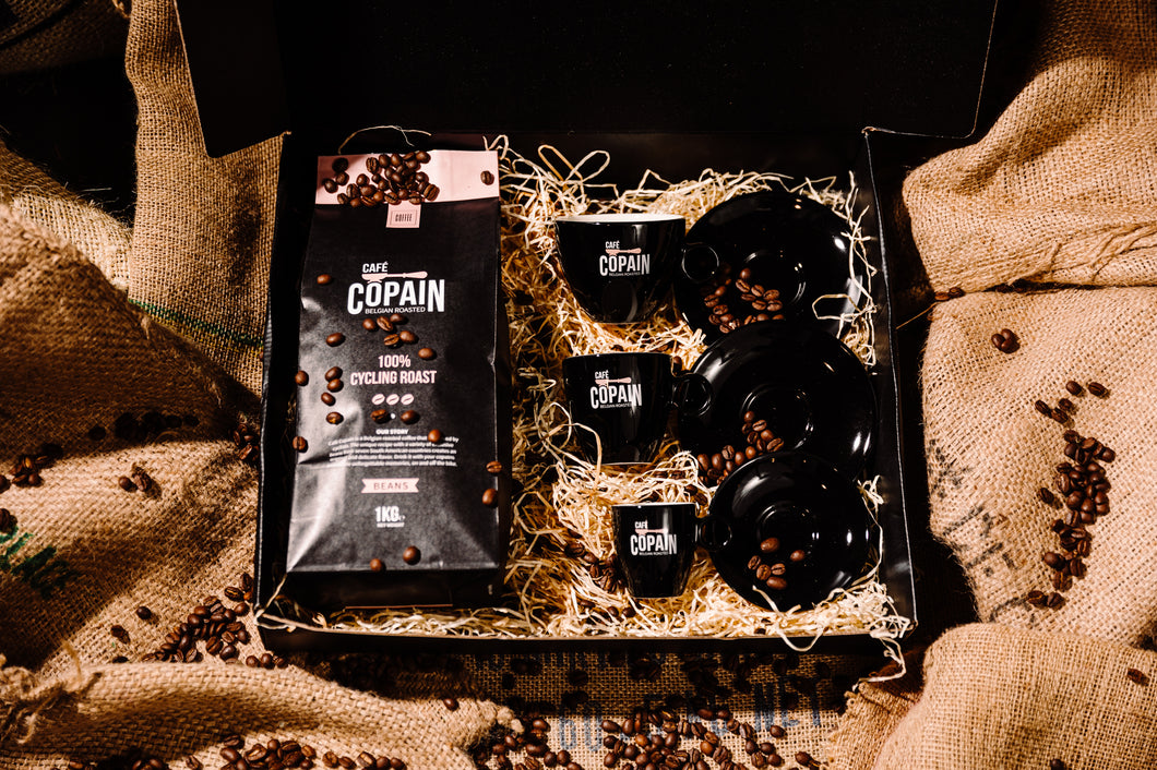 GIFT BOX: 3 tasjes (Espresso, Lungo, Cappuccino) + 1 KG Café Copain